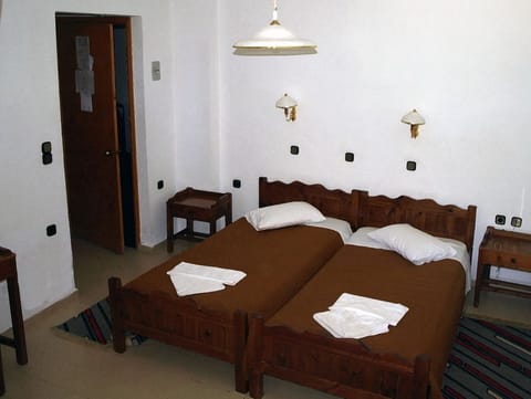 Blackout drapes, free WiFi, bed sheets