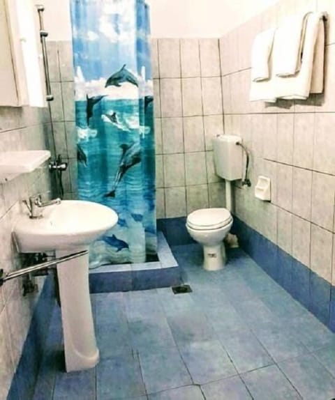 Apartment, 2 Bedrooms (for 5) | Bathroom | Shower, free toiletries, hair dryer, towels