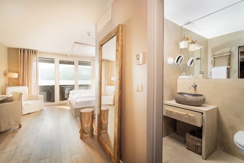 Classic Superior Lake | Hypo-allergenic bedding, minibar, in-room safe, desk