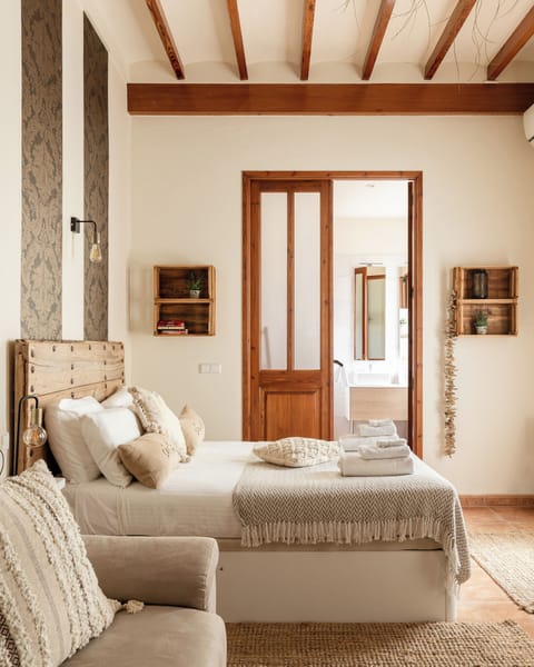 Deluxe Suite, 2 Double Beds, Air conditioning, Courtyard View | Premium bedding, cribs/infant beds, free WiFi, bed sheets