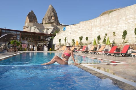 Seasonal outdoor pool, pool umbrellas, sun loungers