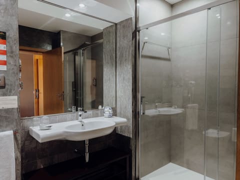 Superior Double or Twin Room | Bathroom | Designer toiletries, hair dryer, bidet, towels