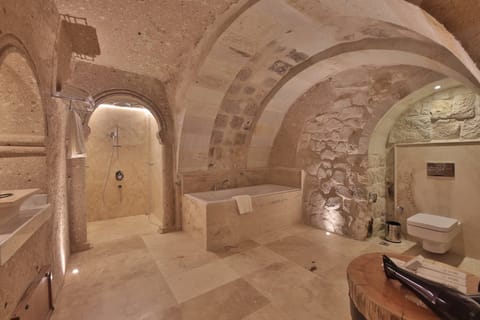 Separate tub and shower, jetted tub, rainfall showerhead