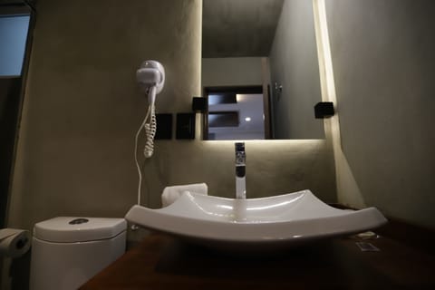 Double Room, 2 Queen Beds | Bathroom sink