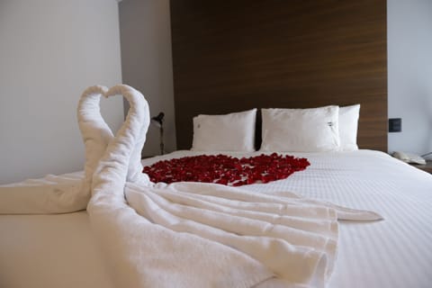 Master Suite King | Premium bedding, down comforters, in-room safe, blackout drapes