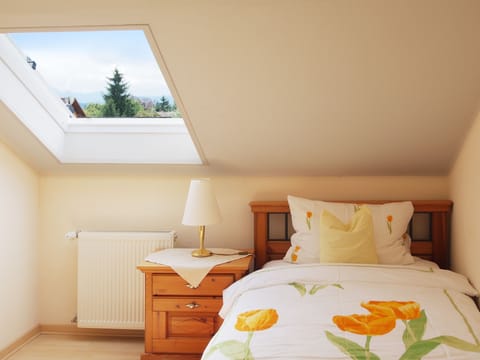 Apartment, 2 Bedrooms, Non Smoking, Garden View | Hypo-allergenic bedding, laptop workspace, free WiFi, bed sheets