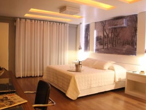 Suite, 1 King Bed | Iron/ironing board, free WiFi, bed sheets