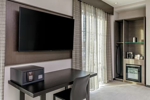 Deluxe Room, 1 King Bed with Sofa bed | Hypo-allergenic bedding, desk, laptop workspace, blackout drapes