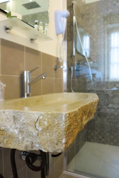 Junior Suite, Garden View | Bathroom | Shower, free toiletries, hair dryer, slippers