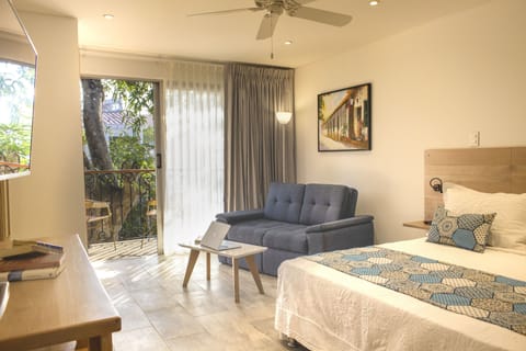 Junior Room, 1 Queen Bed | In-room safe, iron/ironing board (on request), WiFi (free), bed sheets