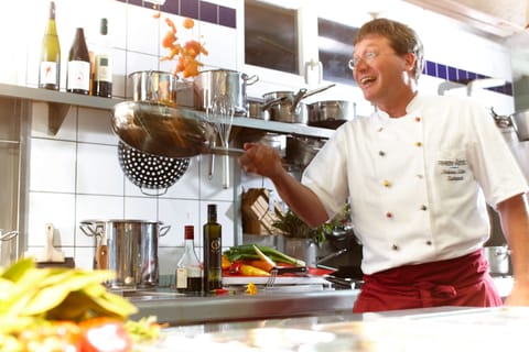 Lunch, dinner served; local cuisine, alfresco dining 
