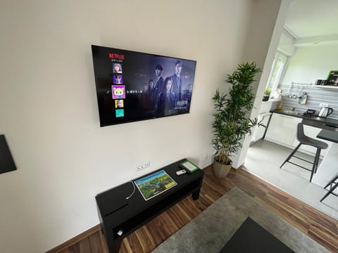 Deluxe Studio, Mountain View | Living area | LCD TV