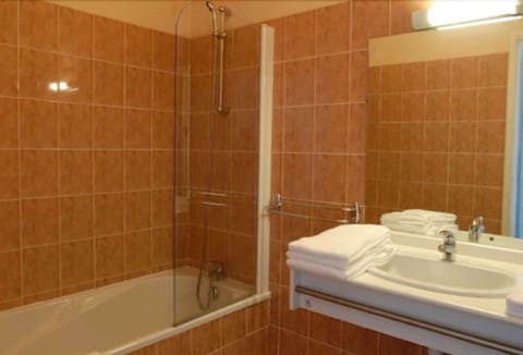 Free toiletries, towels