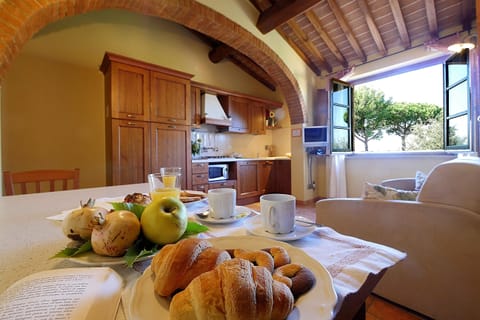 Standard Apartment | In-room dining