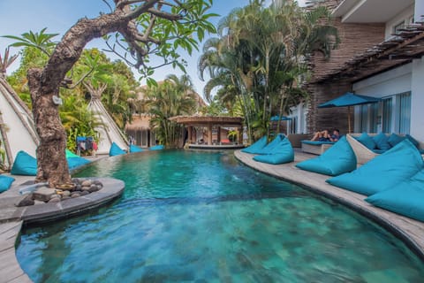 2 outdoor pools