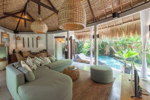Deluxe Villa, 2 Bedrooms | Living area