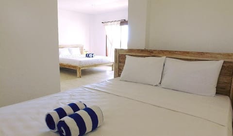 Family Room | Minibar, in-room safe, desk, free WiFi