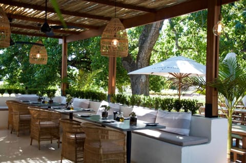 Breakfast and lunch served