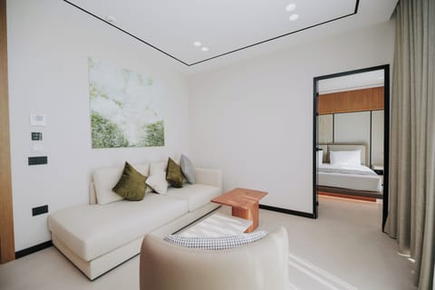 Executive Suite | Living area | Flat-screen TV