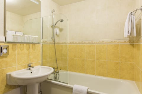 Combined shower/tub, eco-friendly toiletries, hair dryer, towels