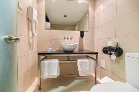 Double Room, Sea View | Bathroom | Hair dryer, towels