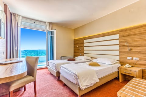 Standard Double Room | In-room safe, desk, cribs/infant beds, free WiFi