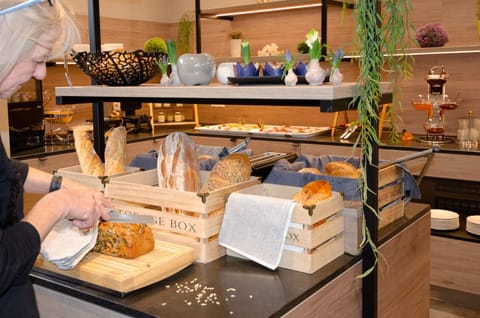Buffet breakfast on weekends (EUR 17 per person)