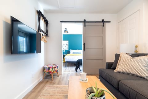 Deluxe Suite, Multiple Beds | Living room | Flat-screen TV