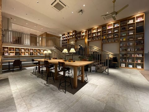 Lobby lounge