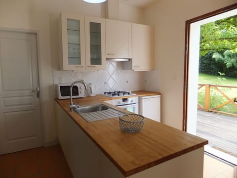 House, Ensuite, Garden View | Restaurant