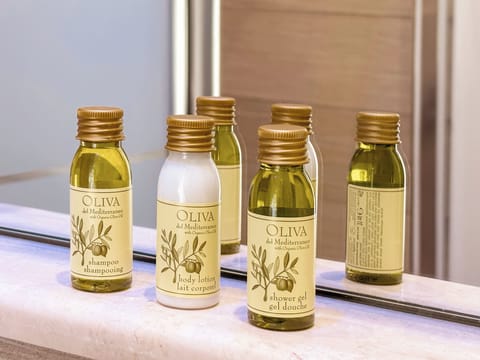 Shower, rainfall showerhead, free toiletries, hair dryer