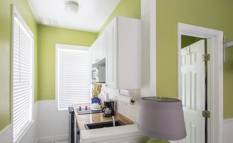 Coconut King | Individually decorated, individually furnished, iron/ironing board