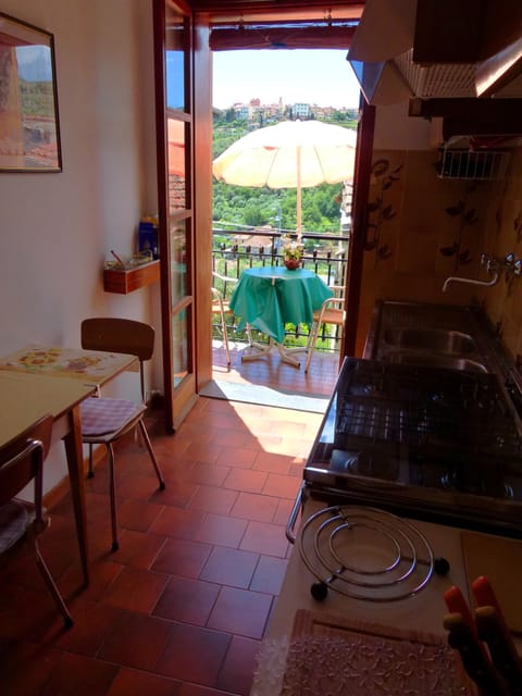 House, 2 Bedrooms (Casa Vita Bella) | Private kitchen | Full-size fridge, microwave, oven, stovetop