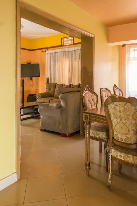 House | Living room | Flat-screen TV