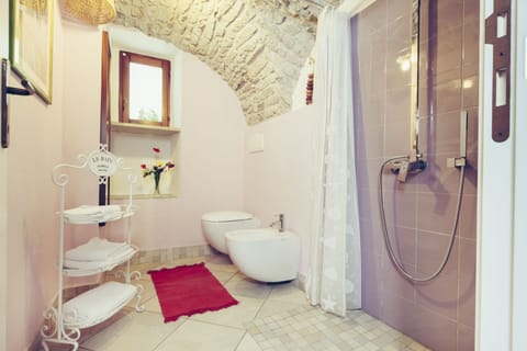 Design Double Room, Private Bathroom, City View (Scirocco) | Bathroom | Shower, free toiletries, hair dryer, bidet