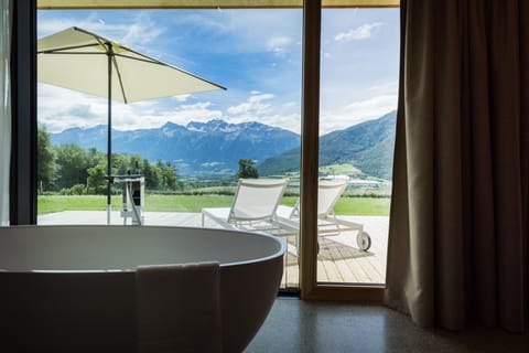 Hortus Chalet | Hypo-allergenic bedding, down comforters, minibar, in-room safe