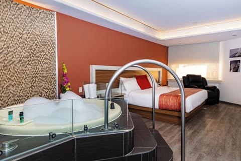 Junior Suite | Premium bedding, Select Comfort beds, in-room safe, desk