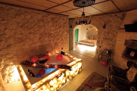 Suite | 1 bedroom, hypo-allergenic bedding, individually decorated