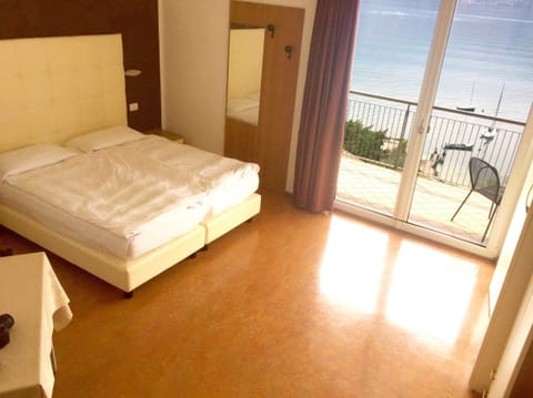 Superior Double Room, Balcony, Lake View | Desk, free WiFi, bed sheets