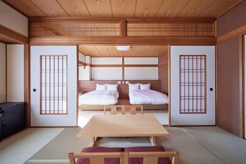 Deluxe Twin Room, Non Smoking | WiFi (free), bed sheets