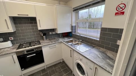 House, Multiple Beds | Private kitchen | Fridge, microwave, oven, stovetop