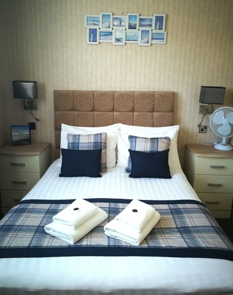 Double Room, 1 Double Bed | Individually decorated, individually furnished, blackout drapes