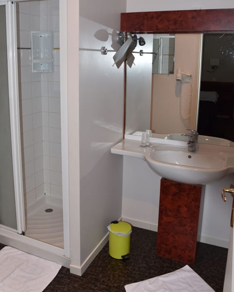 Free toiletries, hair dryer