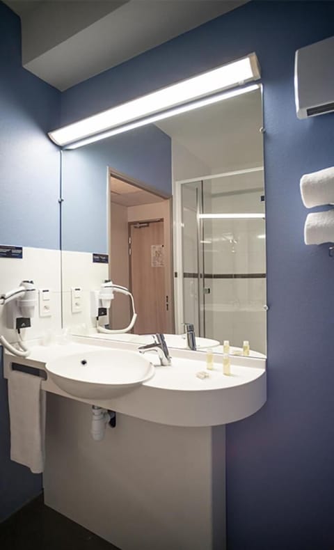 Shower, free toiletries, hair dryer, towels