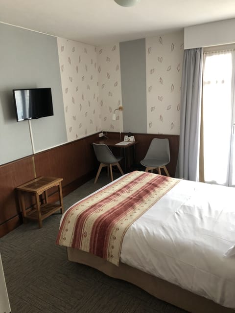 Blackout drapes, iron/ironing board, free WiFi, bed sheets