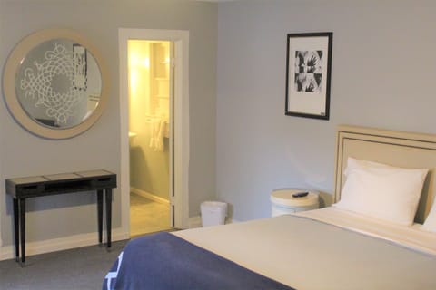 Royal Single Room, 1 King Bed | Free WiFi, bed sheets