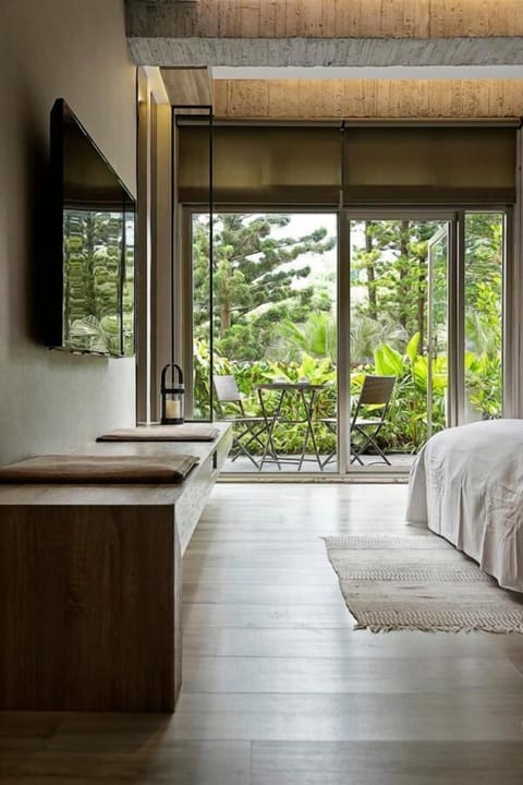 Desk, blackout drapes, free WiFi, bed sheets
