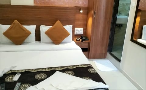 1 bedroom, premium bedding, individually furnished, laptop workspace