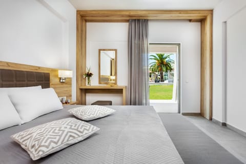 Deluxe Double Room | Free WiFi, bed sheets