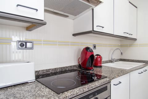 Apartment, 2 Bedrooms, Sea View | Private kitchen | Full-size fridge, microwave, oven, stovetop